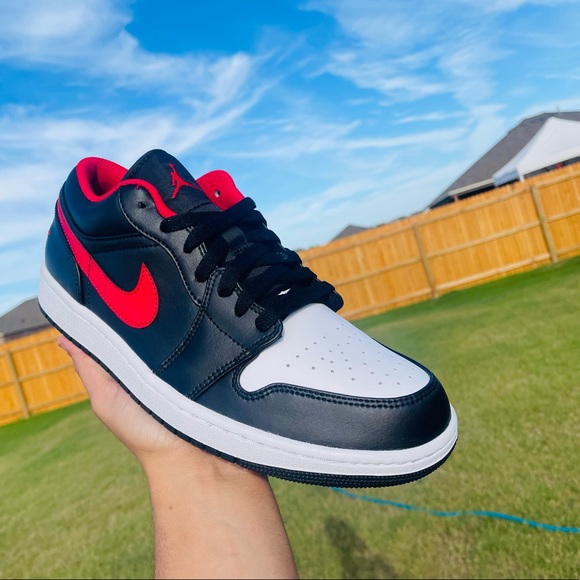 Air Jordan 1 Low - Picture 2 of 10